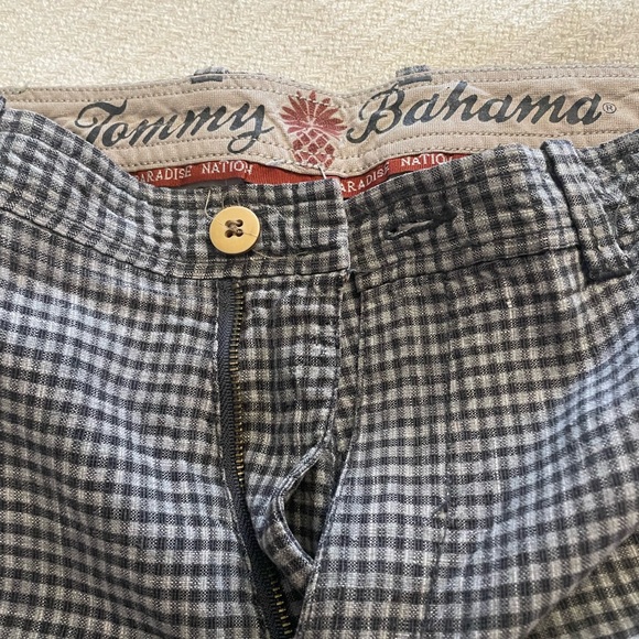 Tommy Bahama Men’s Shorts. Waist size 35” Black pattern - Picture 3 of 6